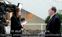 Thorkild Olesen interviewes til TV i Handicaporganisationernes Hus